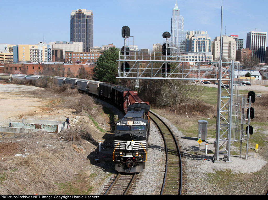 NS 9964 leads NS train 351 around the curve at Boylan